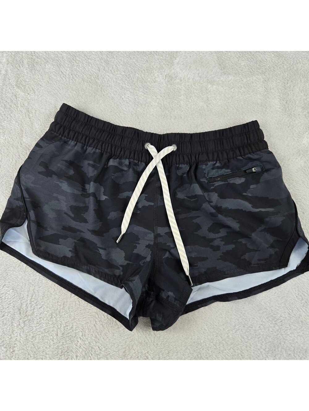Vuori Clementine Short 2.0 Womens Small Black Camo 2.5" Running Athletic Shorts